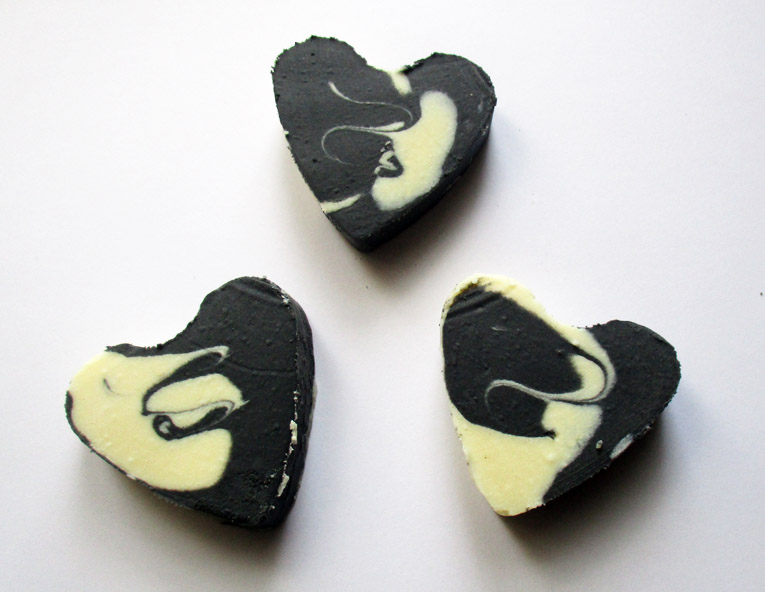 savon détox au cahrbon acitvé bio par la méthode à froid