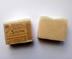 Savon bio et naturel au soufre du sel noir d'Himalaya